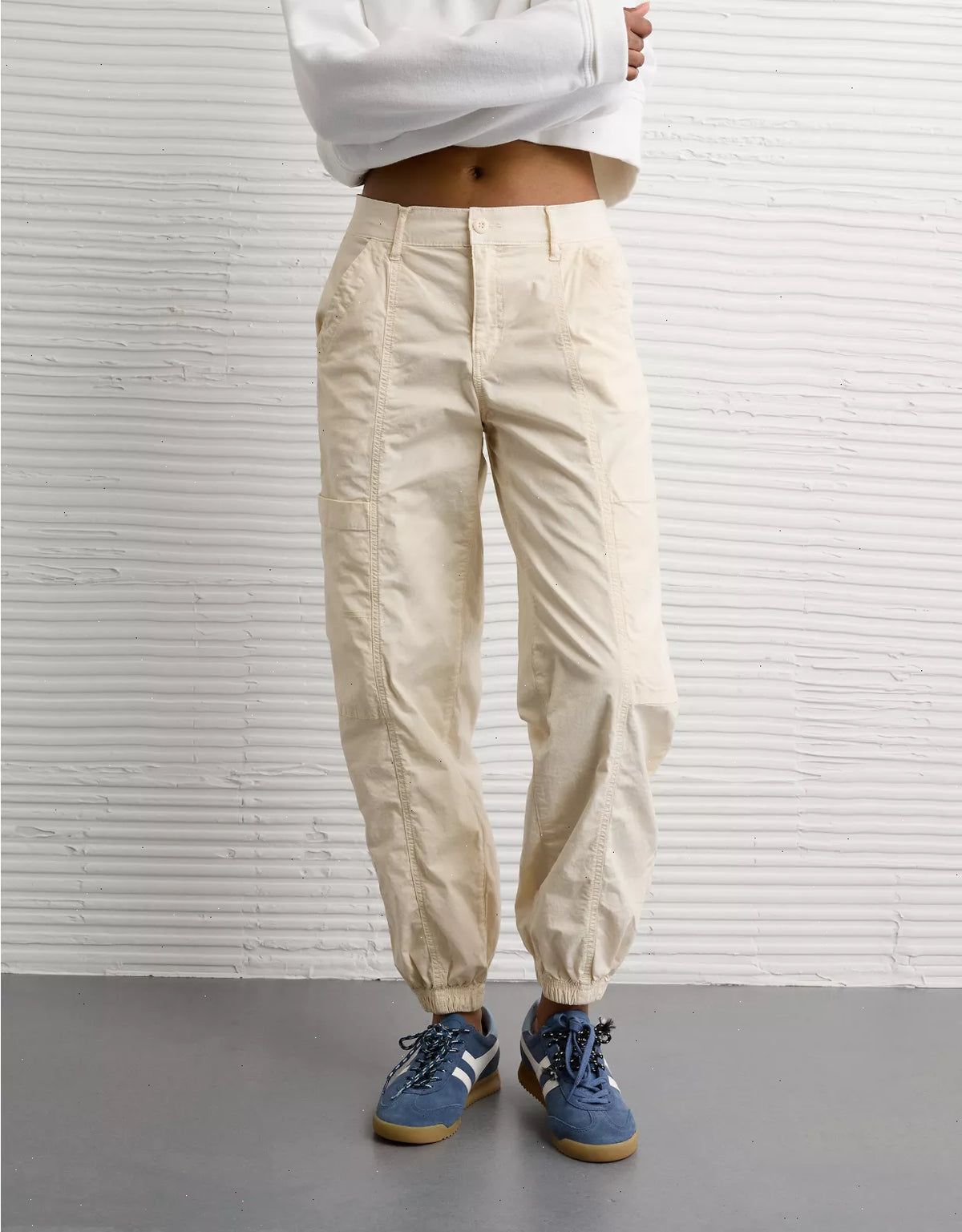 AE Snappy Stretch High-Waisted Baggy Cargo Jogger