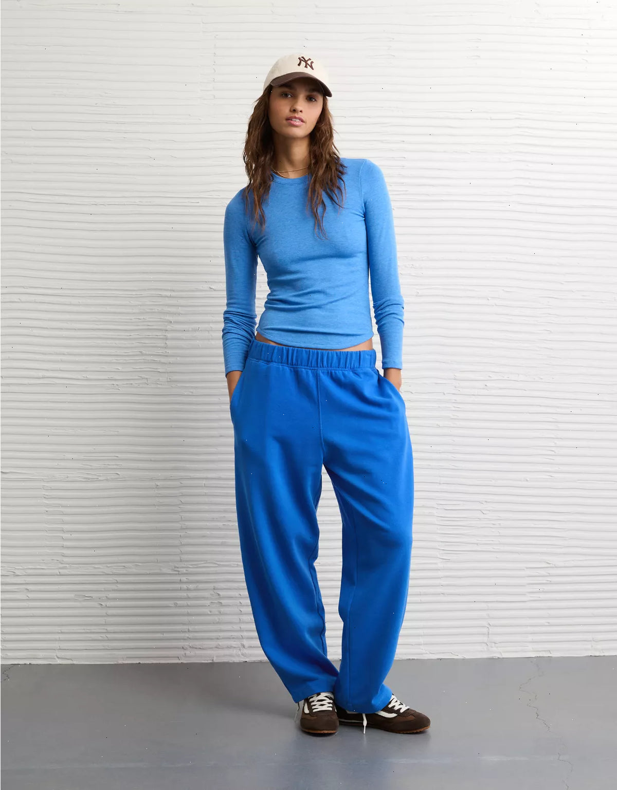 AE Everyday Luxe Barrel Sweatpant